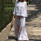 Blusa Sólido y Pantalones Anchos con Flores (Conjunto de 2 Piezas)
