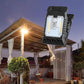 Lámpara solar de exterior con clip y sensor de movimiento.