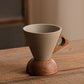 ☕✨ Taza Vintage con Asa de Madera y Platillo – Estilo Retro Elegante, Aroma y Estética Única para tu Rincón de Café